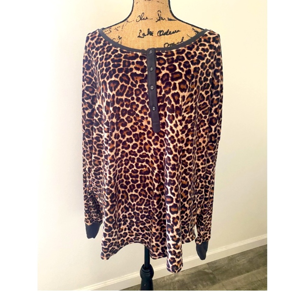 Loungewear Top (NWOT). Soft and Comfy